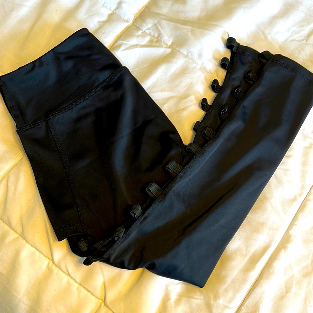 ONZIE hot cutout cropped leggings S/M